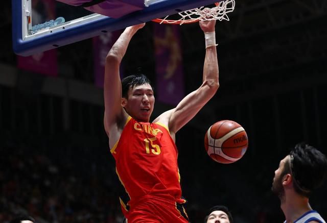 骆风棠于是把他在镇子口放了下来。